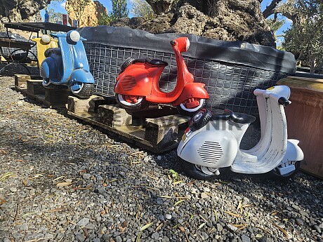 Vespa motorka 50cm x 40cm - záhradná dekorácia