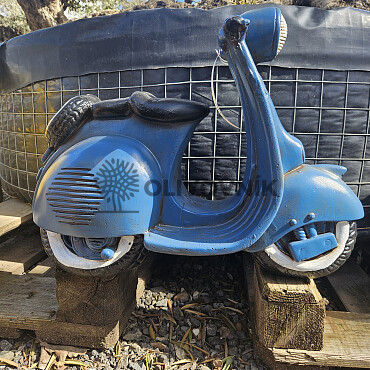 Vespa motorka 50cm x 40cm - záhradná dekorácia